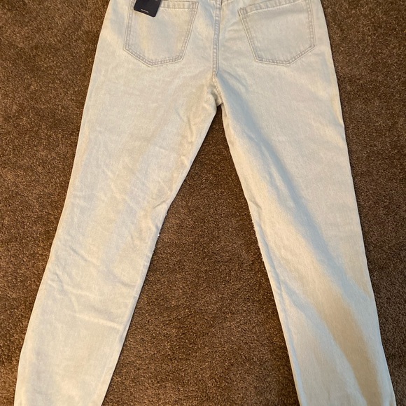 Concert Jeans 👖, ready to spice up any fit! High waist and super cute 🥰 - Picture 8 of 9